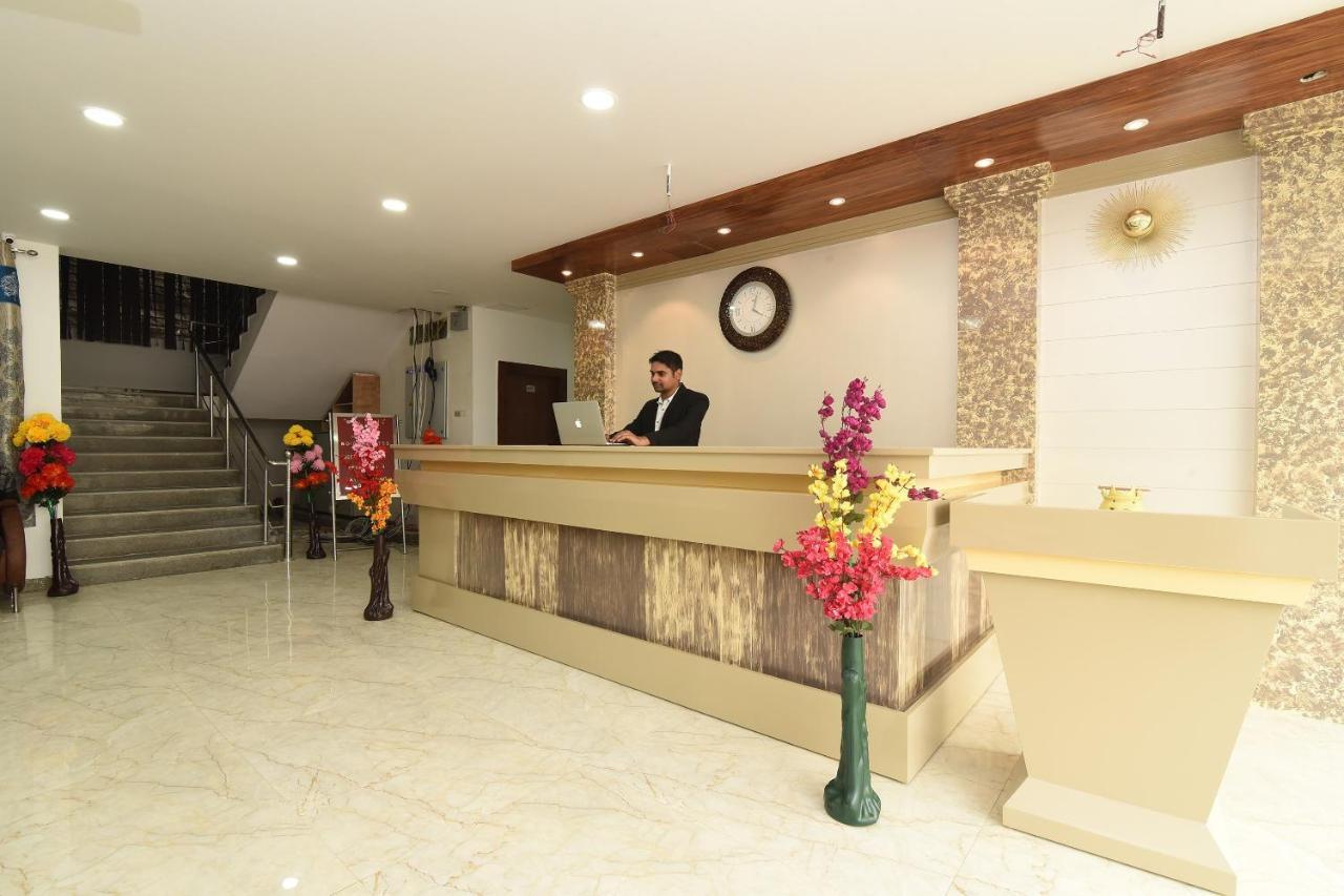 Capital O 13310 Noida Suites المظهر الخارجي الصورة